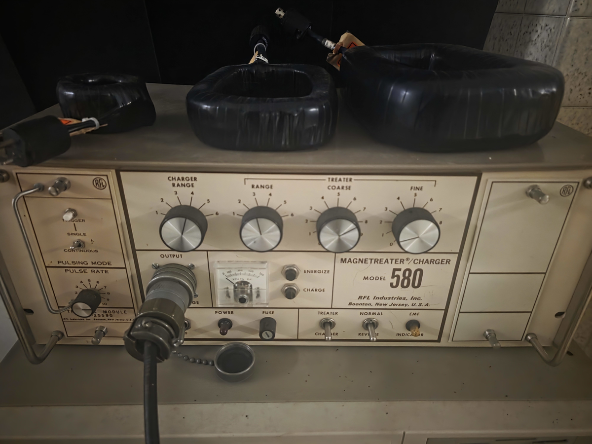 RFL Magnetreater Model 580 Charger